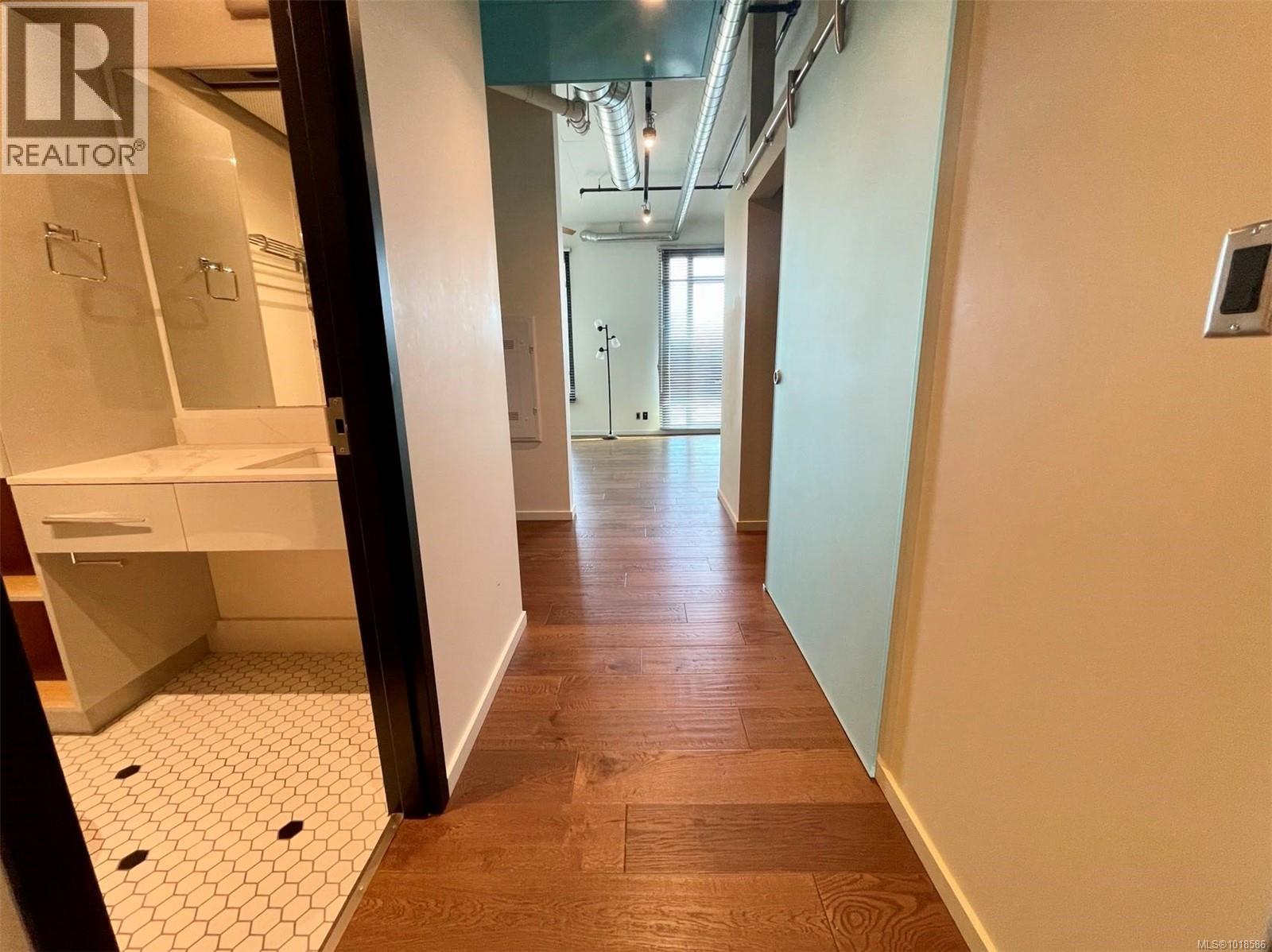 818 1029 View St, Victoria, British Columbia  V8V 4Y3 - Photo 2 - 1018586