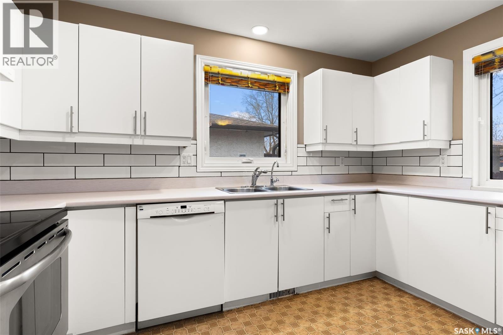 242 Hansen Drive, Regina, Saskatchewan  S4X 2Y6 - Photo 14 - SK022128