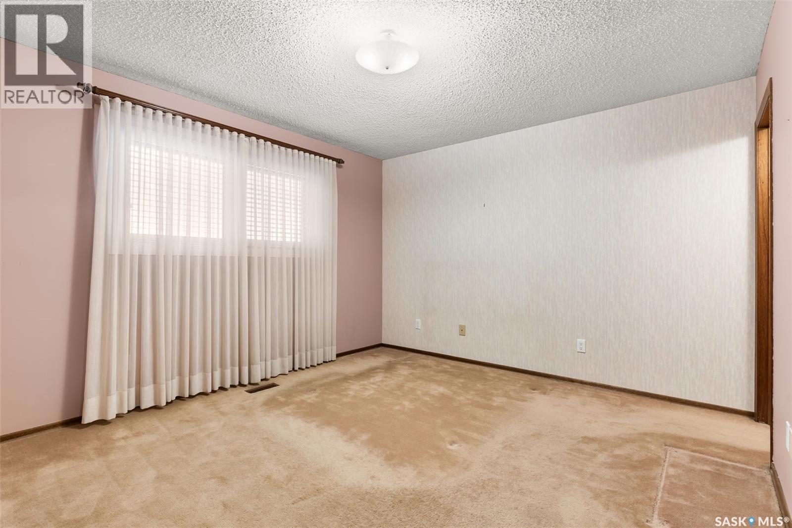 242 Hansen Drive, Regina, Saskatchewan  S4X 2Y6 - Photo 20 - SK022128