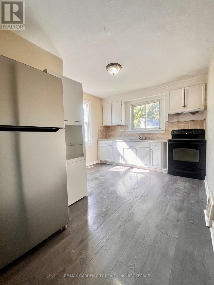 95 Page Street, St. Catharines, Ontario  L2R 4A8 - Photo 9 - X12447814