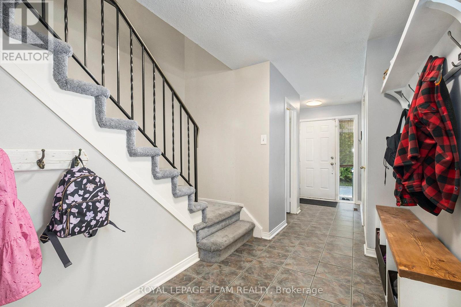 9 Glacier Street, Ottawa, Ontario  K2G 6E5 - Photo 3 - X12500034