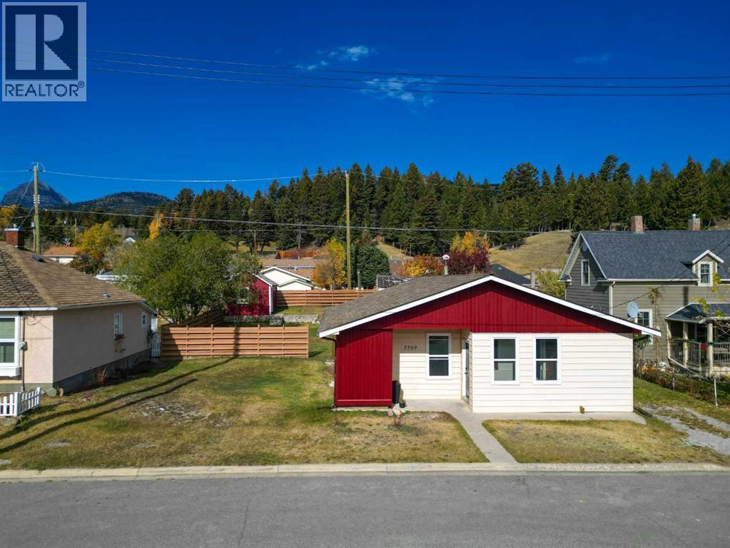 7709 & 7707 23 Avenue, Coleman, Alberta  T0K 0M0 - Photo 15 - A2267662