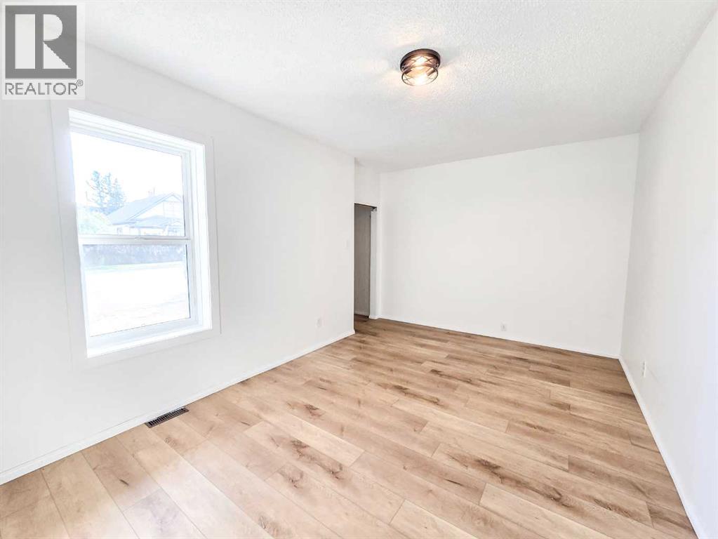 7709 & 7707 23 Avenue, Coleman, Alberta  T0K 0M0 - Photo 8 - A2267662