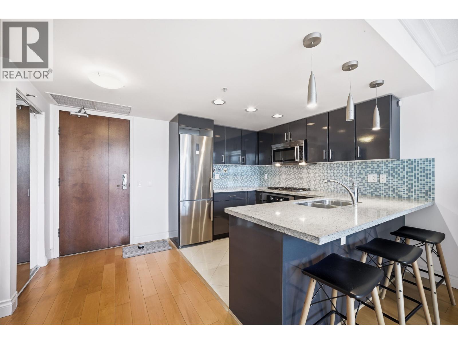 708 133 E Esplanade, North Vancouver, British Columbia  V7L 1A1 - Photo 3 - R3059900