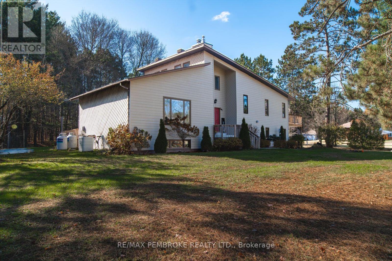 177 Sylvan Drive, Petawawa, Ontario  K8A 6W7 - Photo 35 - X12475830