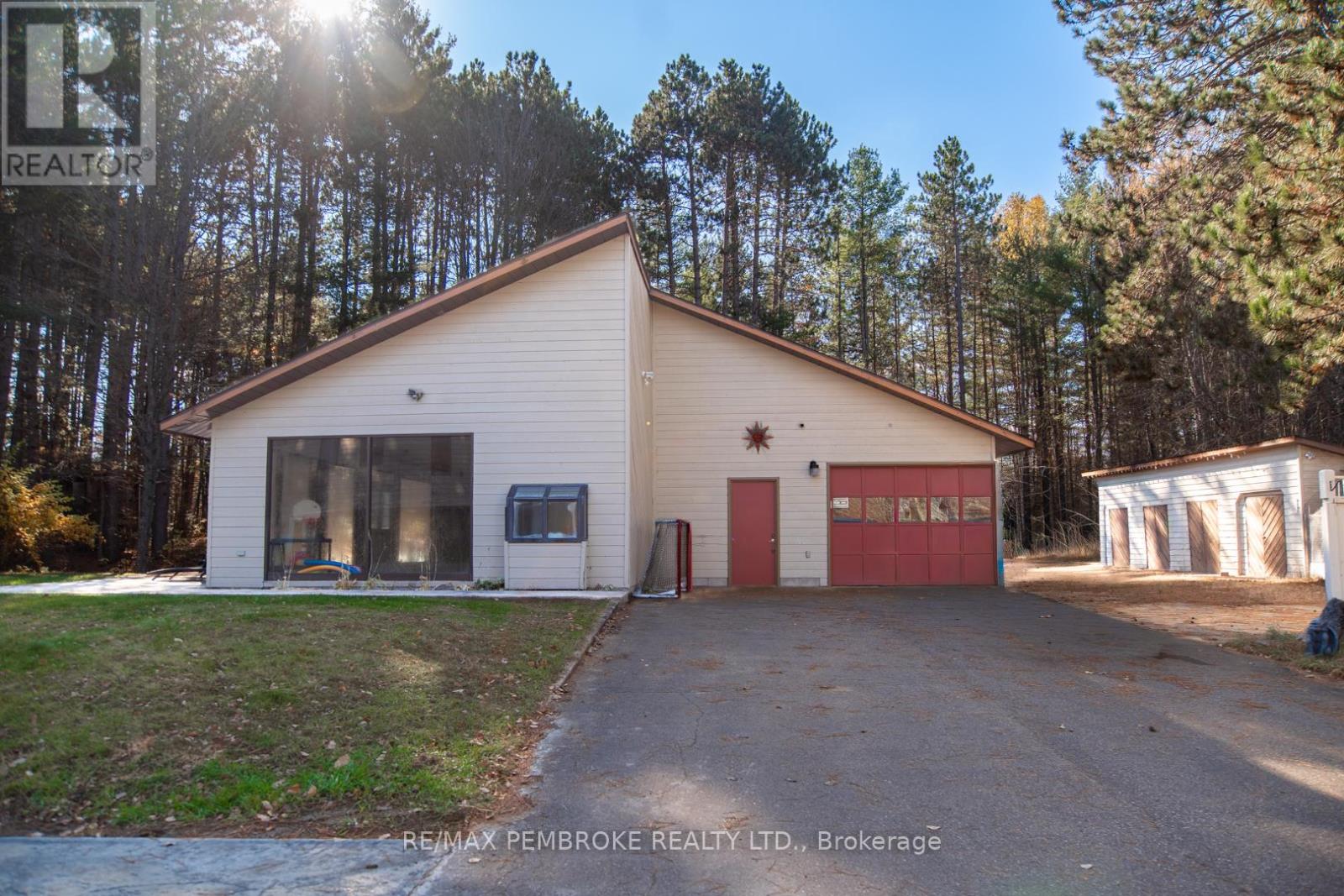 177 Sylvan Drive, Petawawa, Ontario  K8A 6W7 - Photo 36 - X12475830