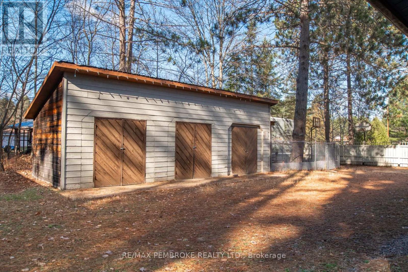 177 Sylvan Drive, Petawawa, Ontario  K8A 6W7 - Photo 43 - X12475830