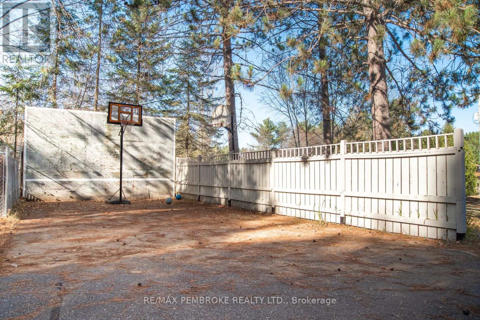 177 Sylvan Drive, Petawawa, Ontario  K8A 6W7 - Photo 45 - X12475830