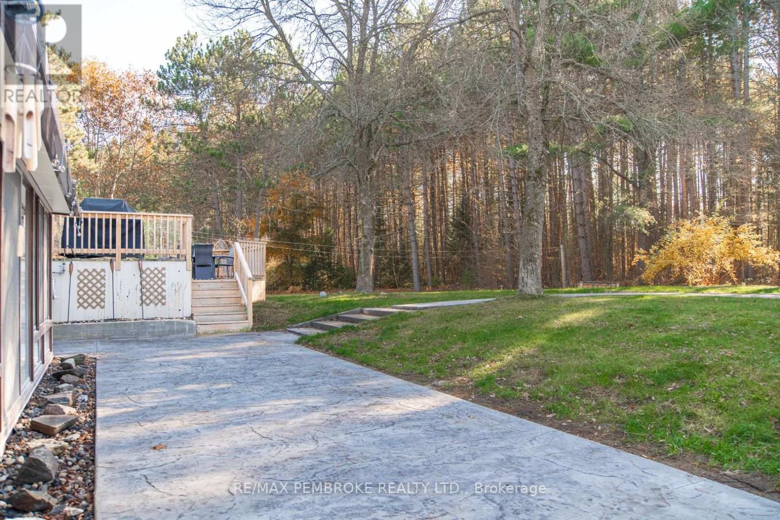 177 Sylvan Drive, Petawawa, Ontario  K8A 6W7 - Photo 47 - X12475830