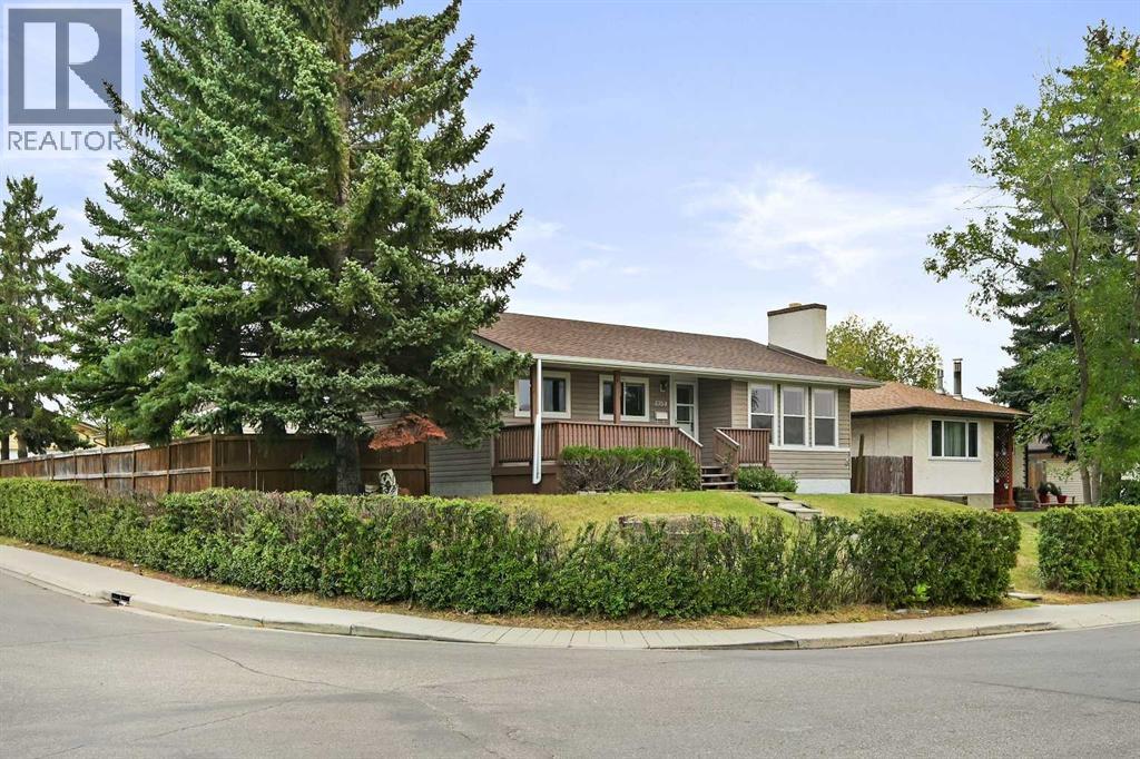 5704 18 Avenue Ne, Calgary, Alberta  T1Y 1P1 - Photo 1 - A2254086