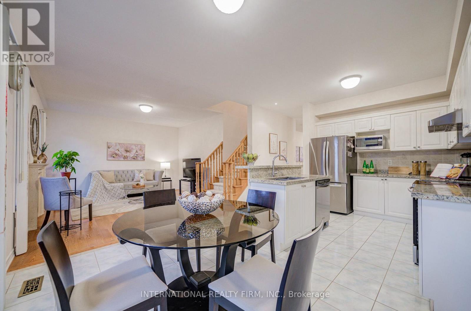 77 Saint James Avenue, Vaughan, Ontario  L4H 3E8 - Photo 10 - N12500060