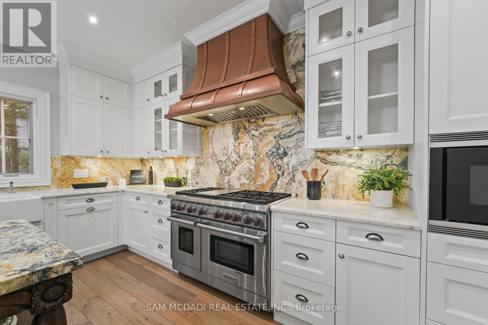 2025 Heartwood Court, Mississauga, Ontario  L5C 4P7 - Photo 10 - W12500044