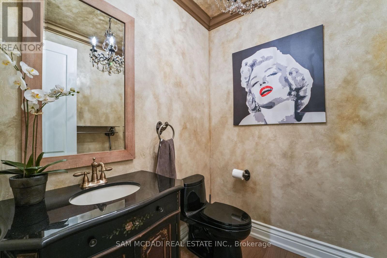 2025 Heartwood Court, Mississauga, Ontario  L5C 4P7 - Photo 17 - W12500044