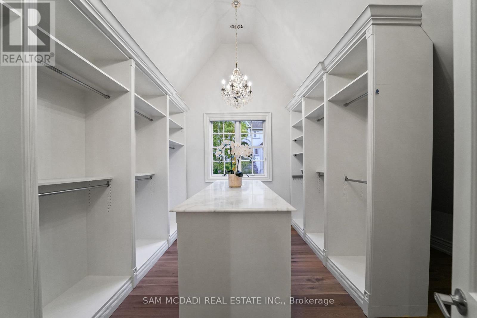 2025 Heartwood Court, Mississauga, Ontario  L5C 4P7 - Photo 22 - W12500044