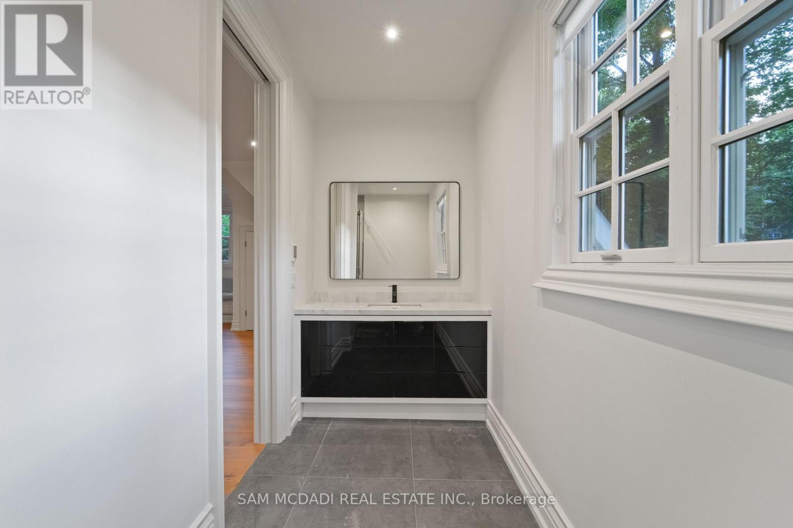 2025 Heartwood Court, Mississauga, Ontario  L5C 4P7 - Photo 30 - W12500044