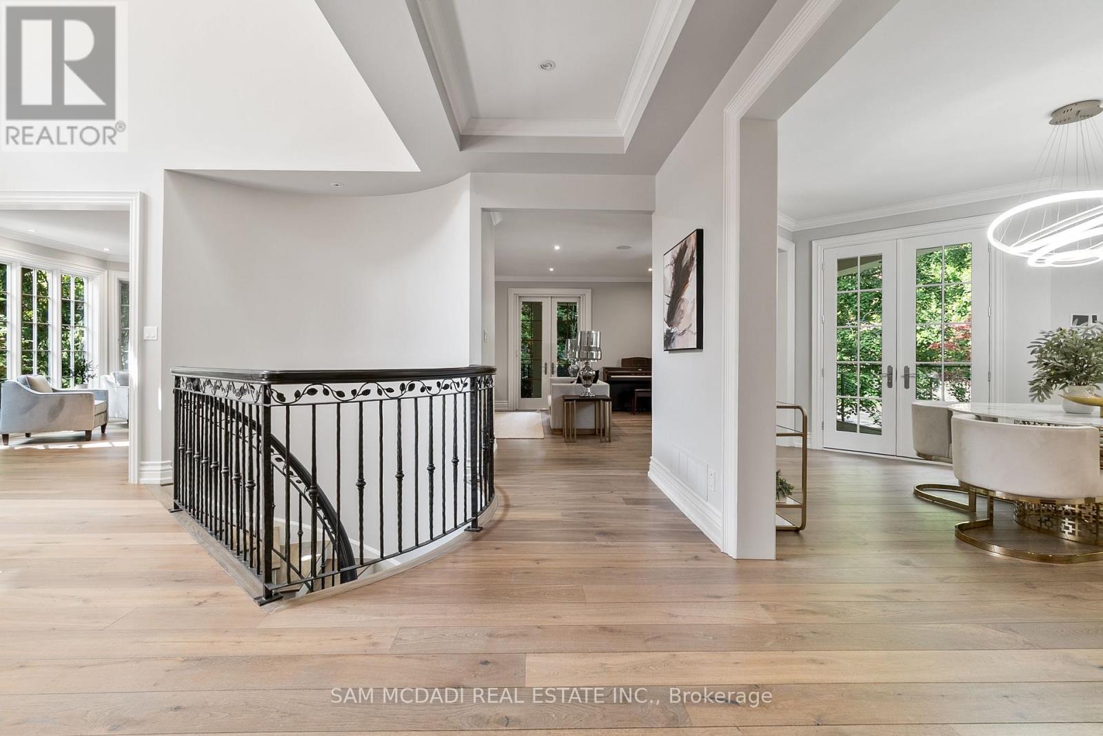 2025 Heartwood Court, Mississauga, Ontario  L5C 4P7 - Photo 34 - W12500044