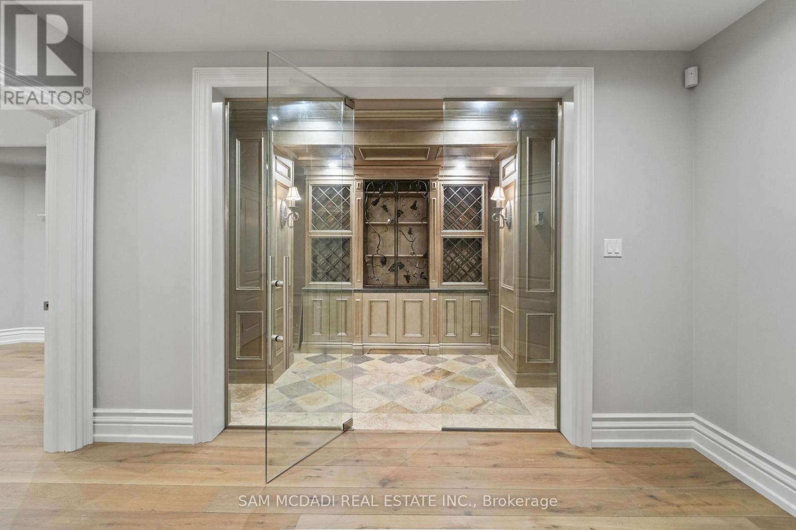 2025 Heartwood Court, Mississauga, Ontario  L5C 4P7 - Photo 37 - W12500044