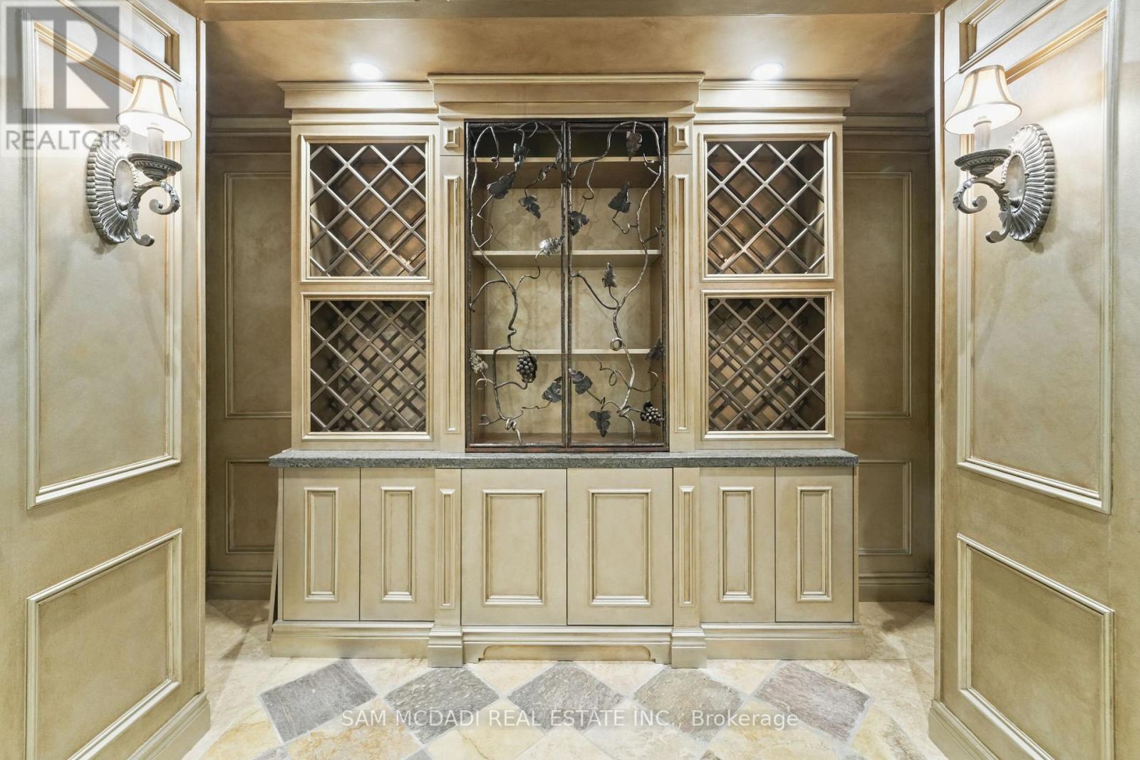 2025 Heartwood Court, Mississauga, Ontario  L5C 4P7 - Photo 38 - W12500044