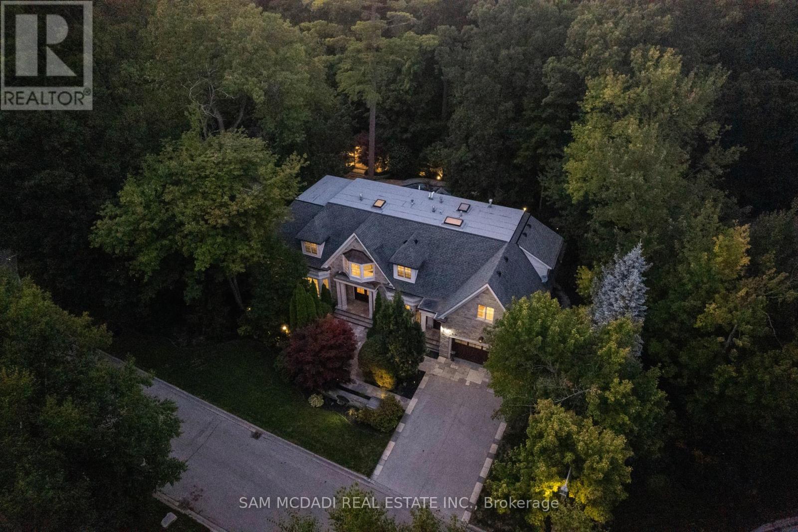 2025 Heartwood Court, Mississauga, Ontario  L5C 4P7 - Photo 49 - W12500044