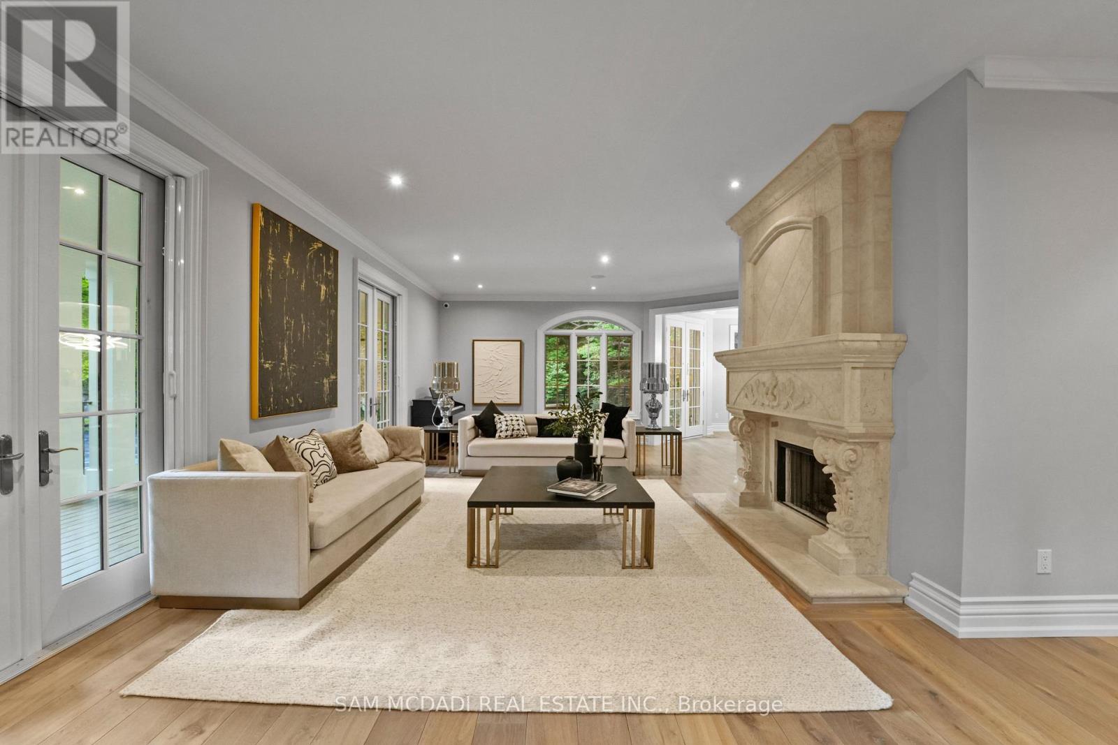 2025 Heartwood Court, Mississauga, Ontario  L5C 4P7 - Photo 6 - W12500044