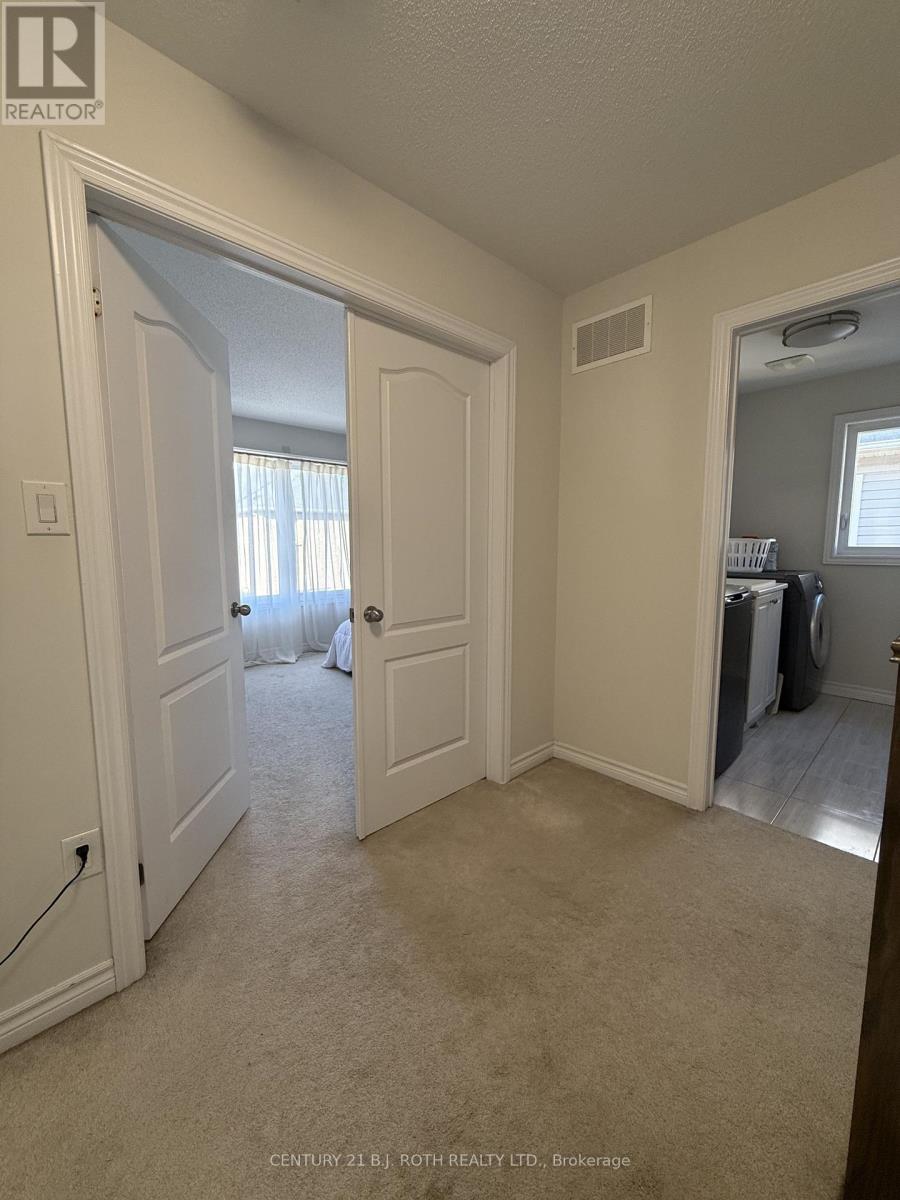 67 Megan Crescent, Barrie, Ontario  L4N 6E4 - Photo 12 - S12472849