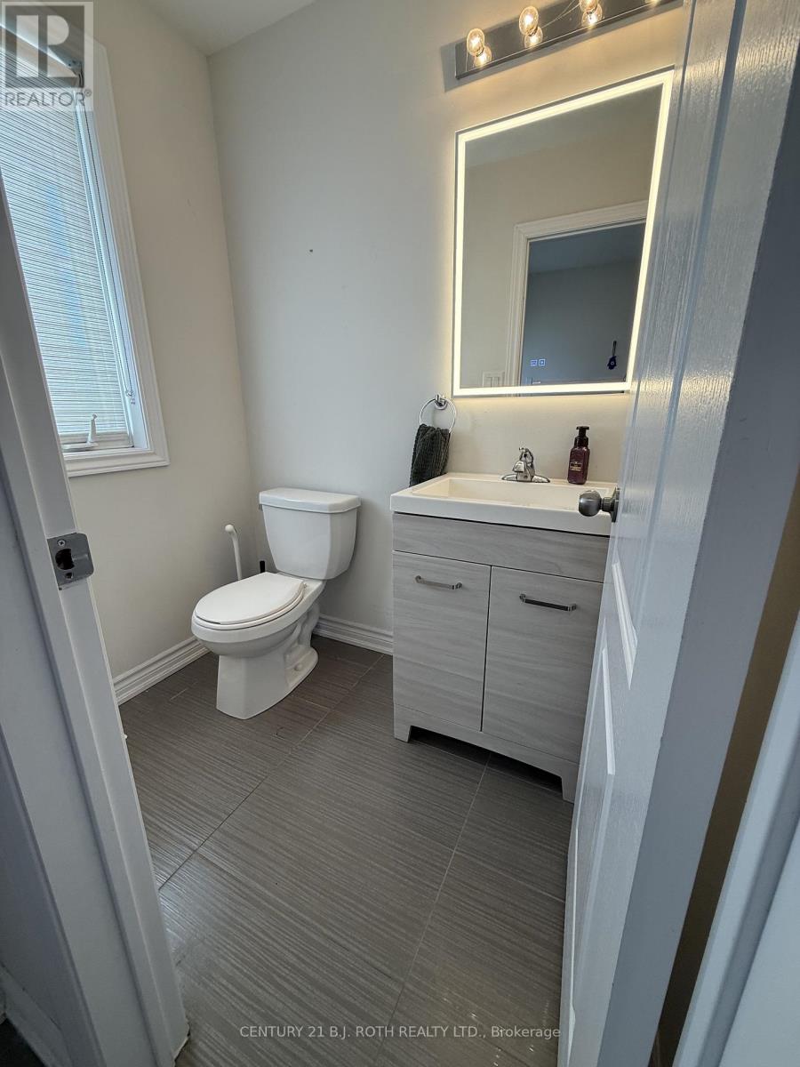 67 Megan Crescent, Barrie, Ontario  L4N 6E4 - Photo 5 - S12472849