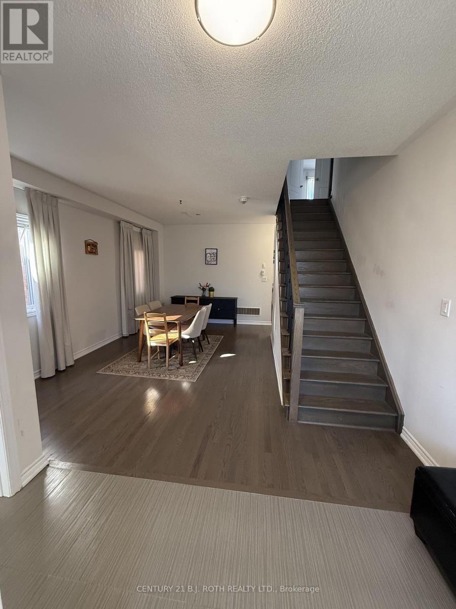 67 Megan Crescent, Barrie, Ontario  L4N 6E4 - Photo 4 - S12472849