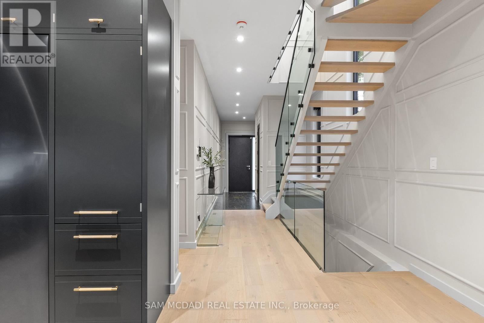 1090 Ella Avenue, Mississauga (Lakeview), Ontario  L5E 1H5 - Photo 15 - W12500062