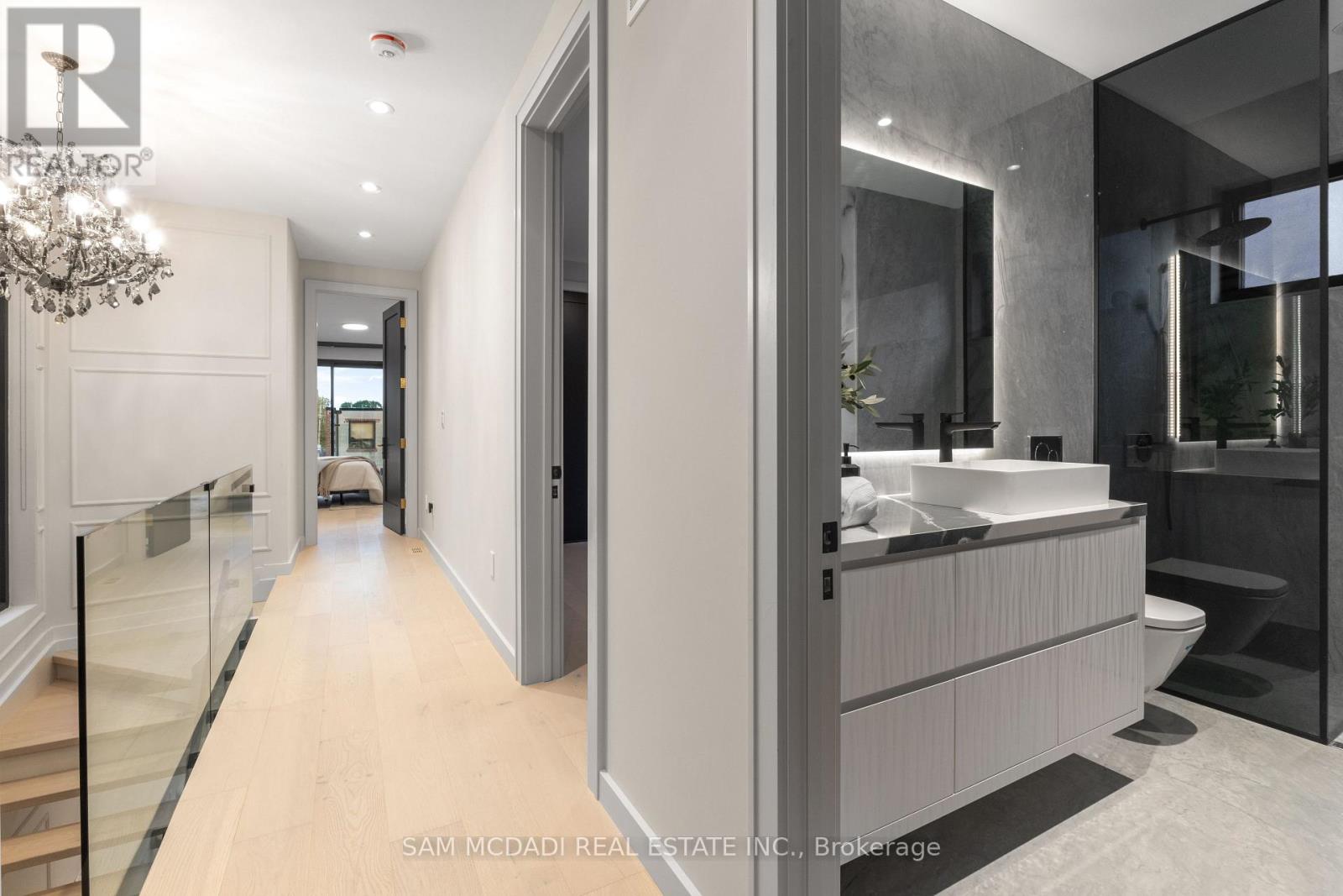 1090 Ella Avenue, Mississauga (Lakeview), Ontario  L5E 1H5 - Photo 33 - W12500062