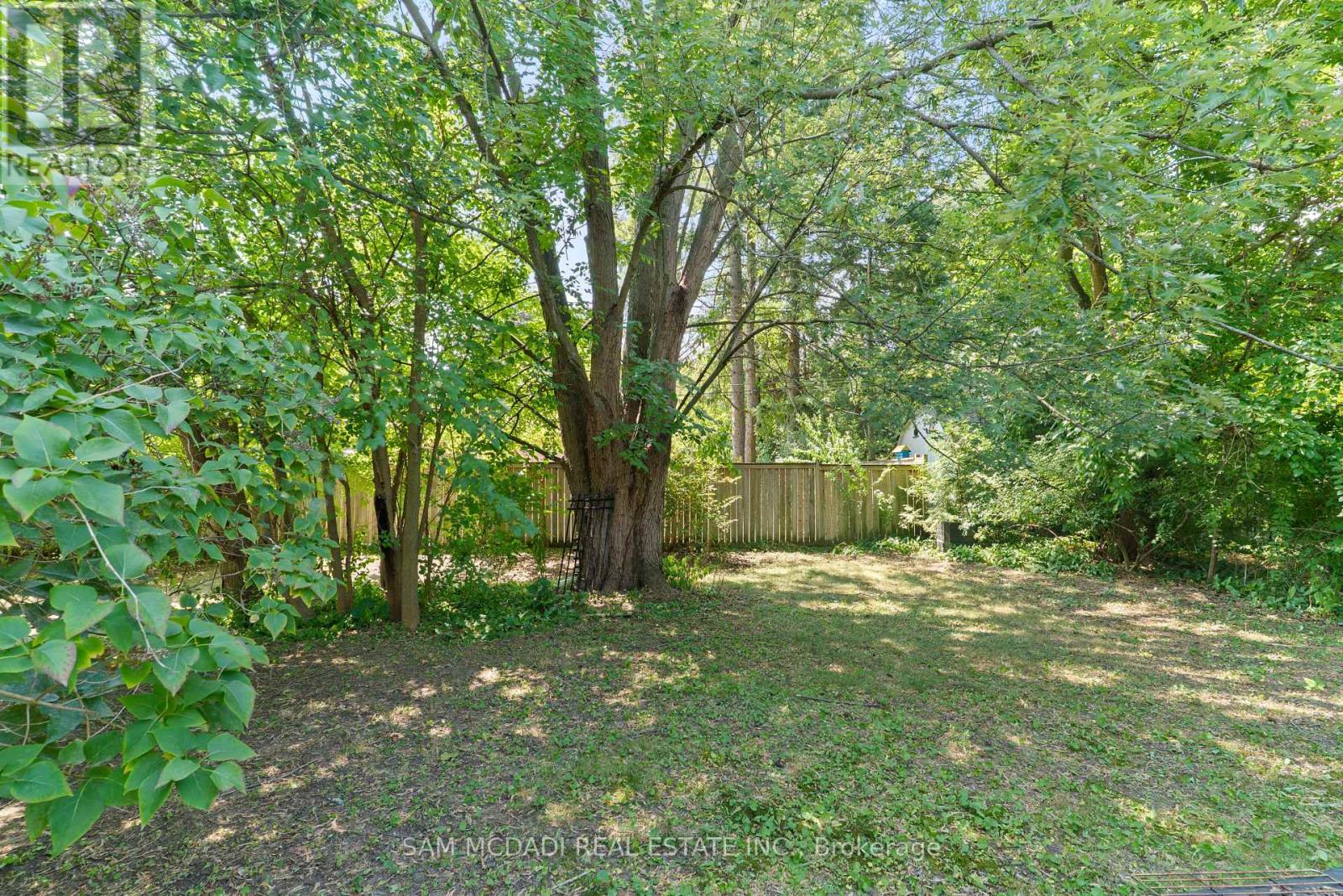 1610 Magenta Court, Mississauga, Ontario  L5G 3A7 - Photo 9 - W12500068