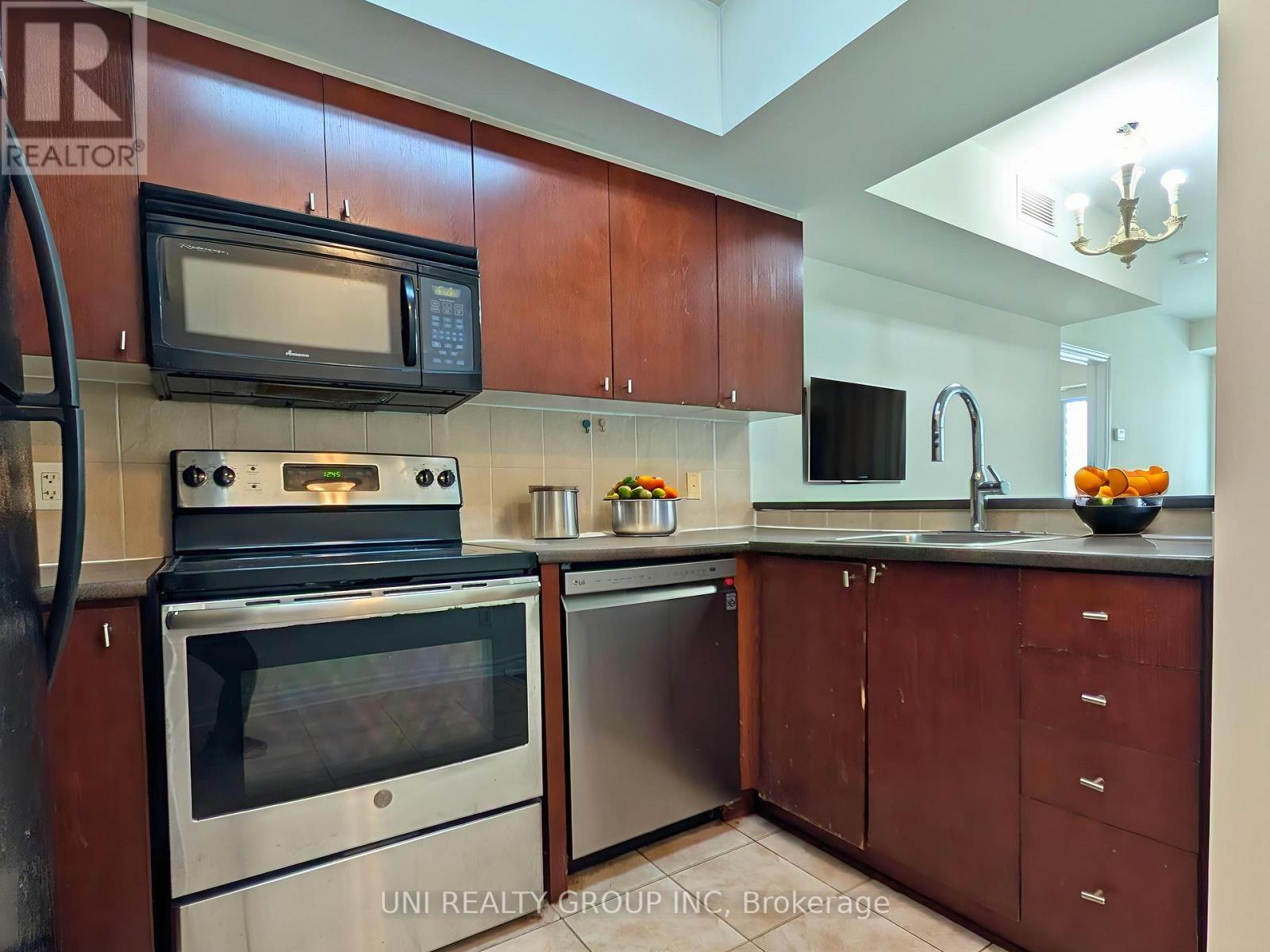 302 - 200 Rideau Street, Ottawa, Ontario  K1N 5Y1 - Photo 10 - X12500088