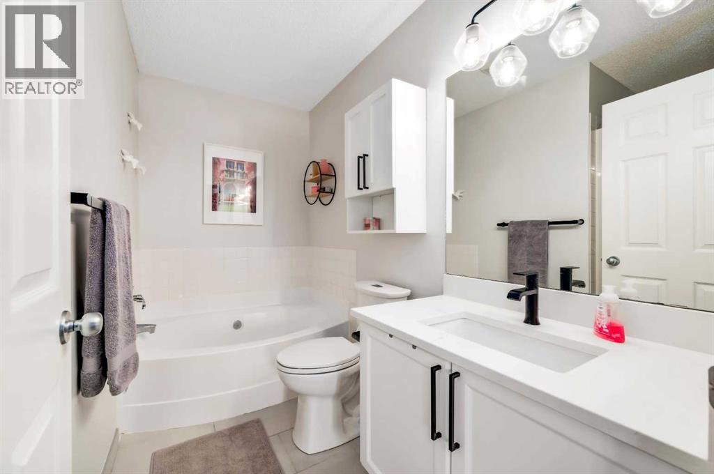 1 Cougarstone Villas Sw, Calgary, Alberta  T3H 4Z4 - Photo 19 - A2261244