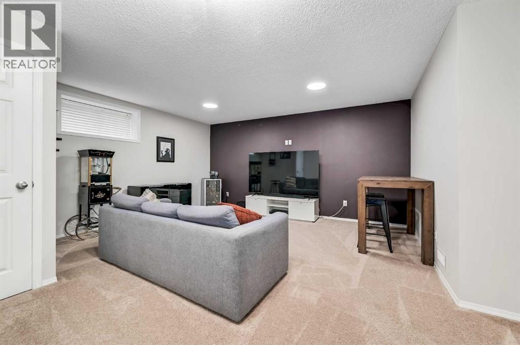 1 Cougarstone Villas Sw, Calgary, Alberta  T3H 4Z4 - Photo 24 - A2261244