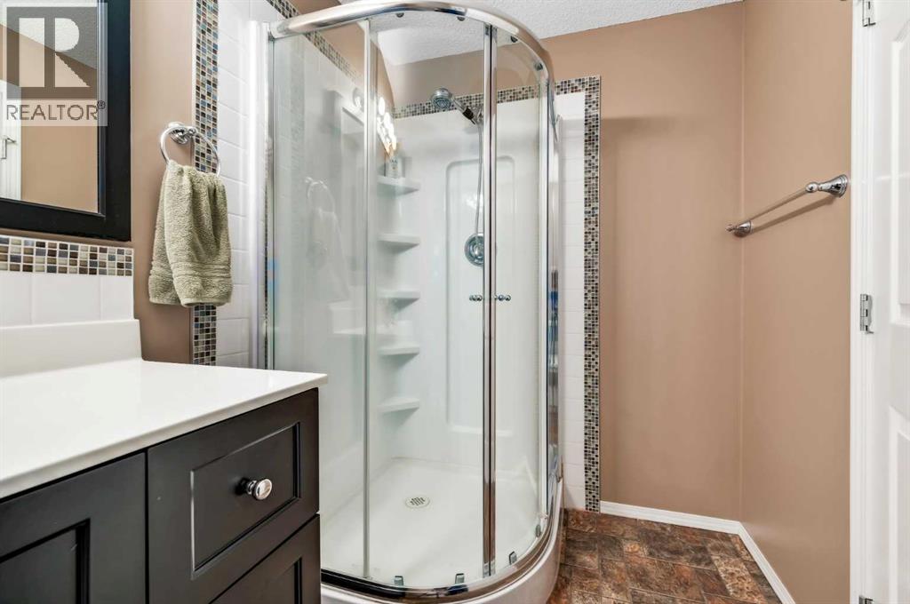 1 Cougarstone Villas Sw, Calgary, Alberta  T3H 4Z4 - Photo 28 - A2261244