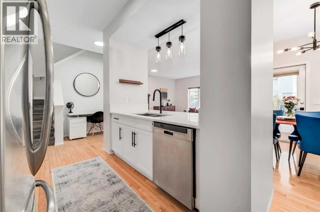 1 Cougarstone Villas Sw, Calgary, Alberta  T3H 4Z4 - Photo 9 - A2261244