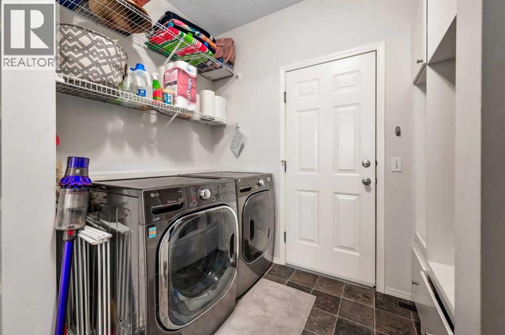 1 Cougarstone Villas Sw, Calgary, Alberta  T3H 4Z4 - Photo 11 - A2261244