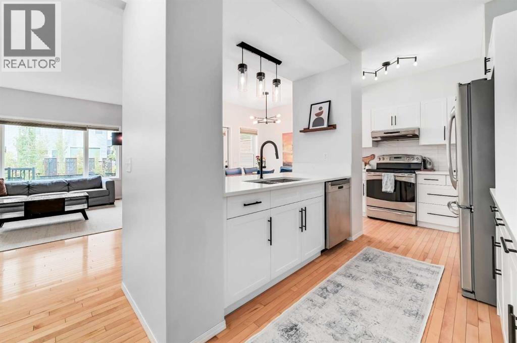 1 Cougarstone Villas Sw, Calgary, Alberta  T3H 4Z4 - Photo 4 - A2261244