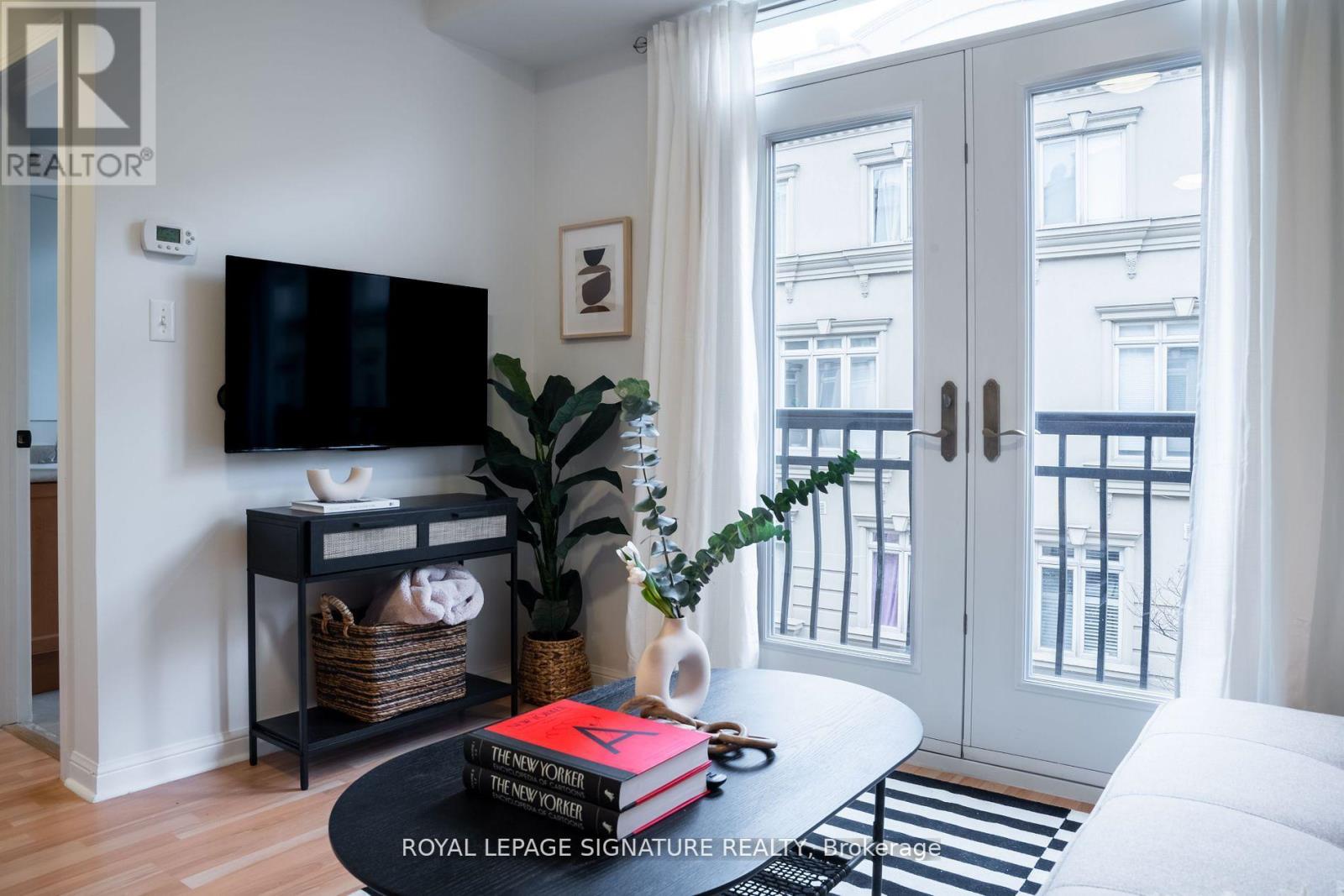 TH17 - 68 CARR STREET, Toronto, Ontario