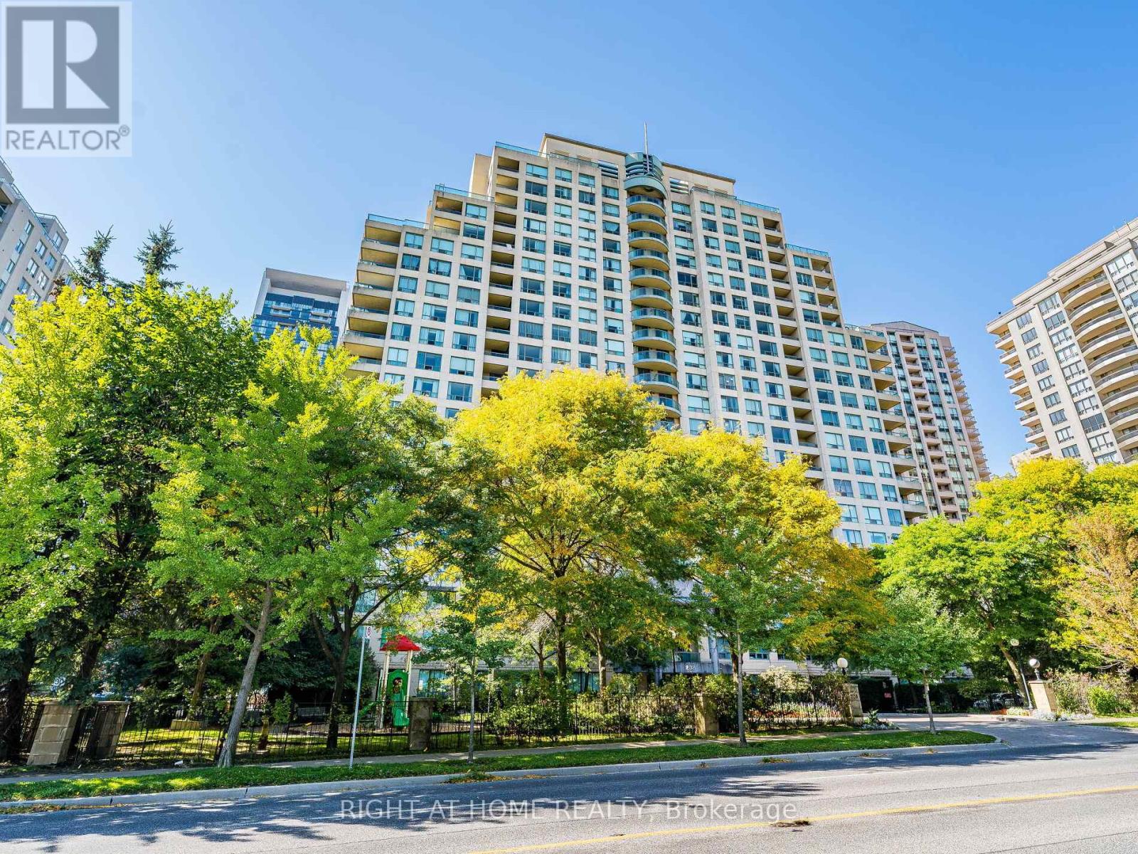 2001 - 238 DORIS AVENUE, Toronto, Ontario