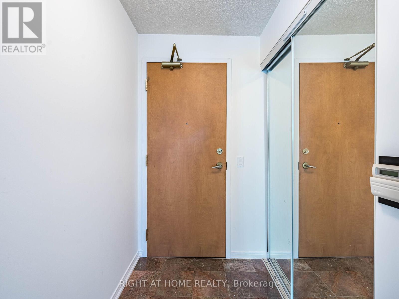 2001 - 238 Doris Avenue, Toronto, Ontario  M2N 6W1 - Photo 13 - C12500102