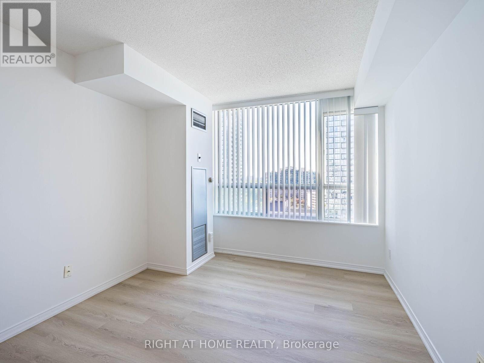 2001 - 238 Doris Avenue, Toronto, Ontario  M2N 6W1 - Photo 21 - C12500102