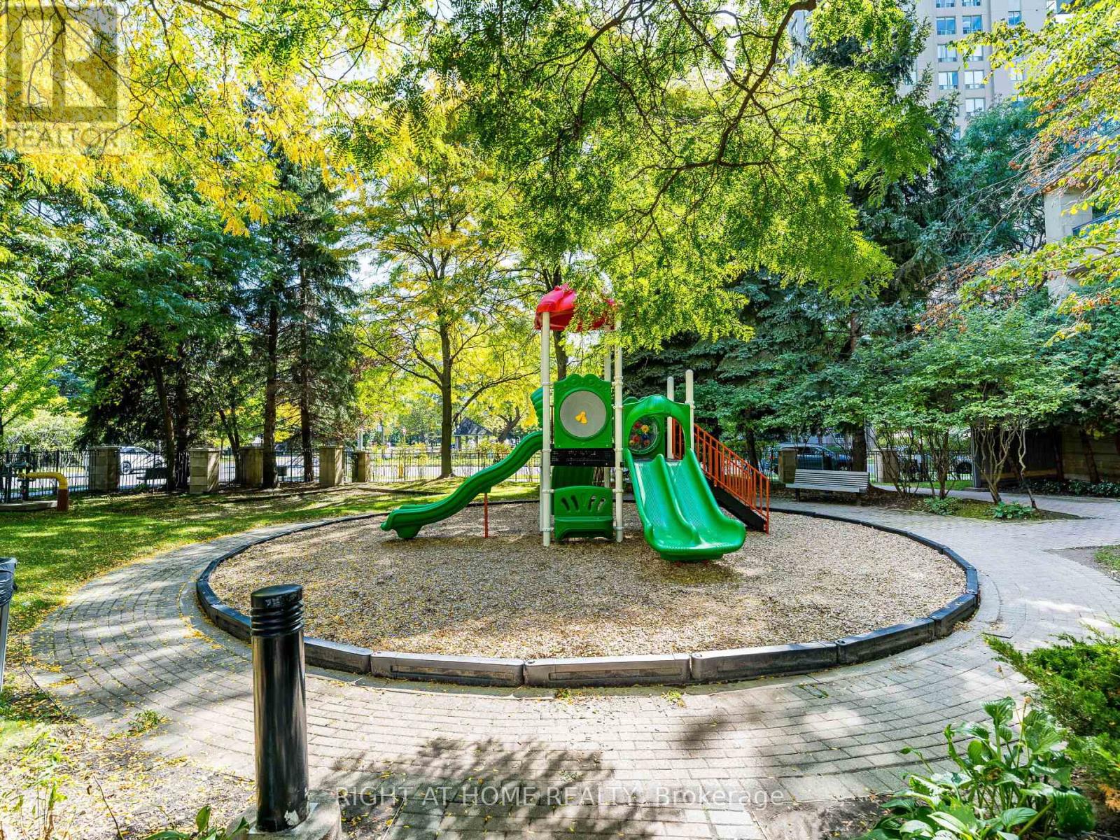 2001 - 238 Doris Avenue, Toronto, Ontario  M2N 6W1 - Photo 3 - C12500102