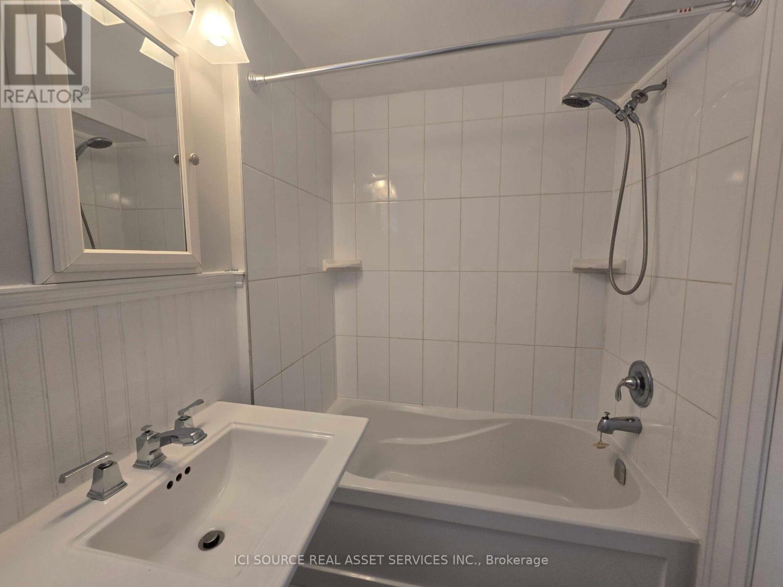 Basement - 66 Greenfield Drive, Toronto, Ontario  M9B 1H3 - Photo 5 - W12500082