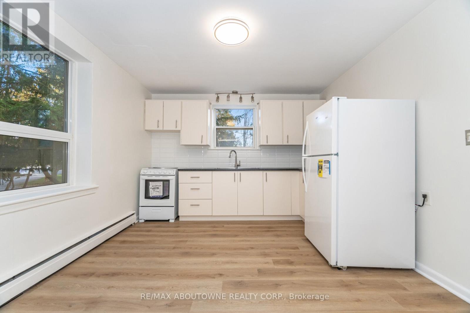 4 - 2144 Lilnan Court, Burlington, Ontario  L7R 1Y3 - Photo 10 - W12500094