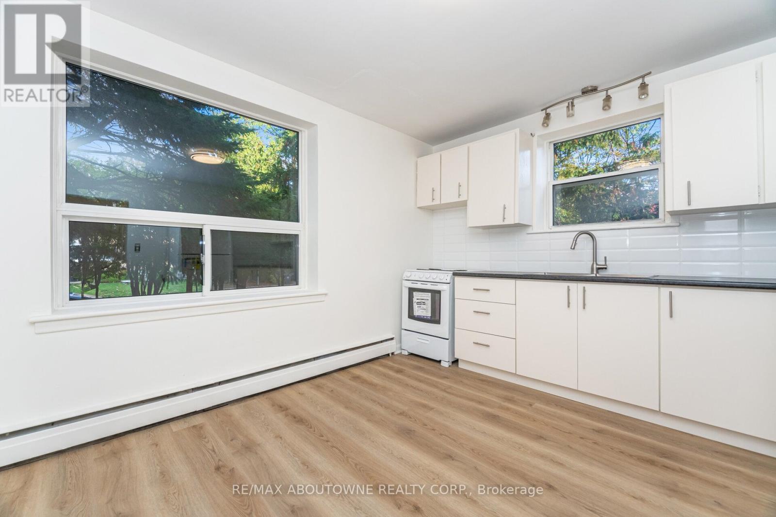 4 - 2144 Lilnan Court, Burlington, Ontario  L7R 1Y3 - Photo 11 - W12500094