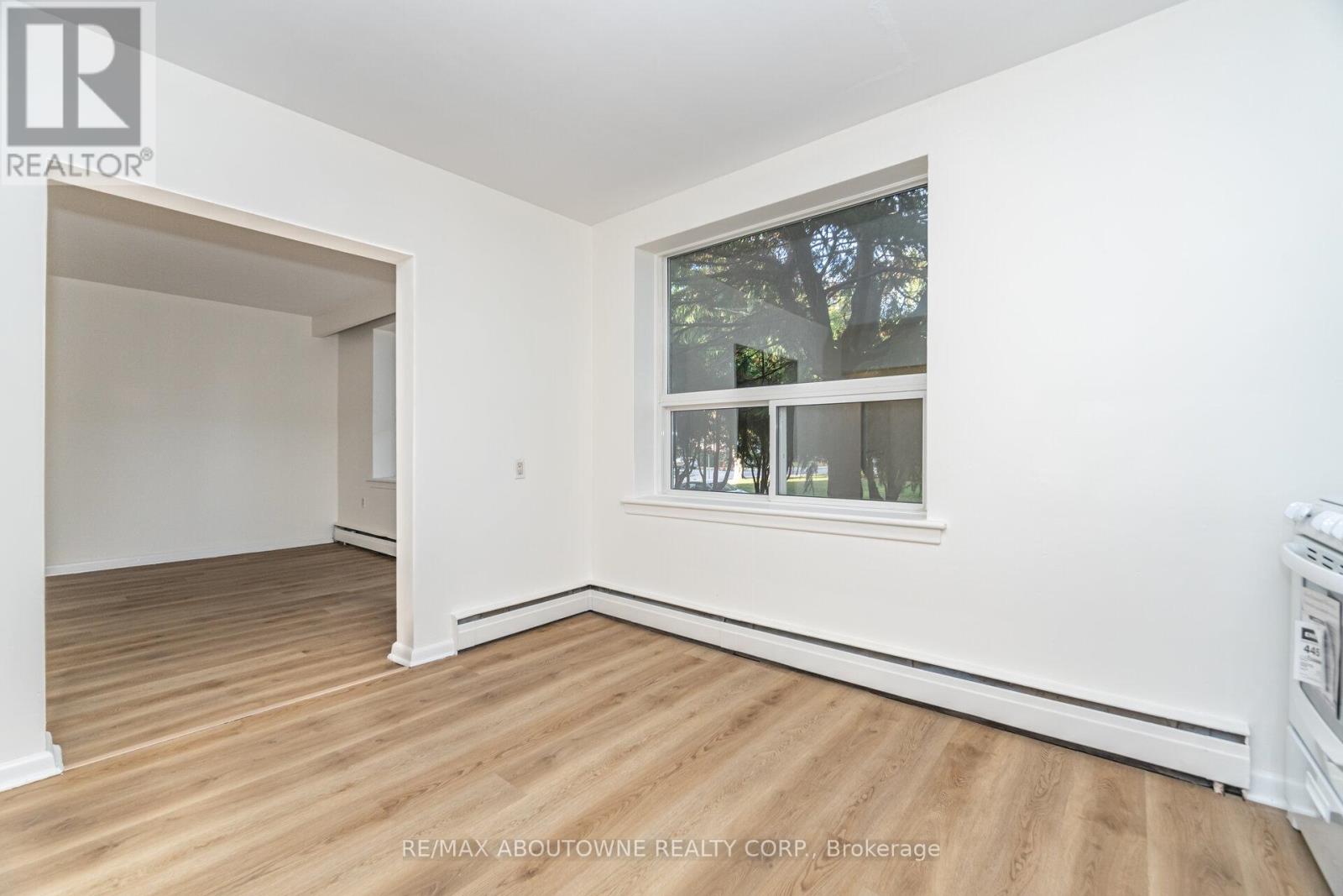 4 - 2144 Lilnan Court, Burlington, Ontario  L7R 1Y3 - Photo 13 - W12500094