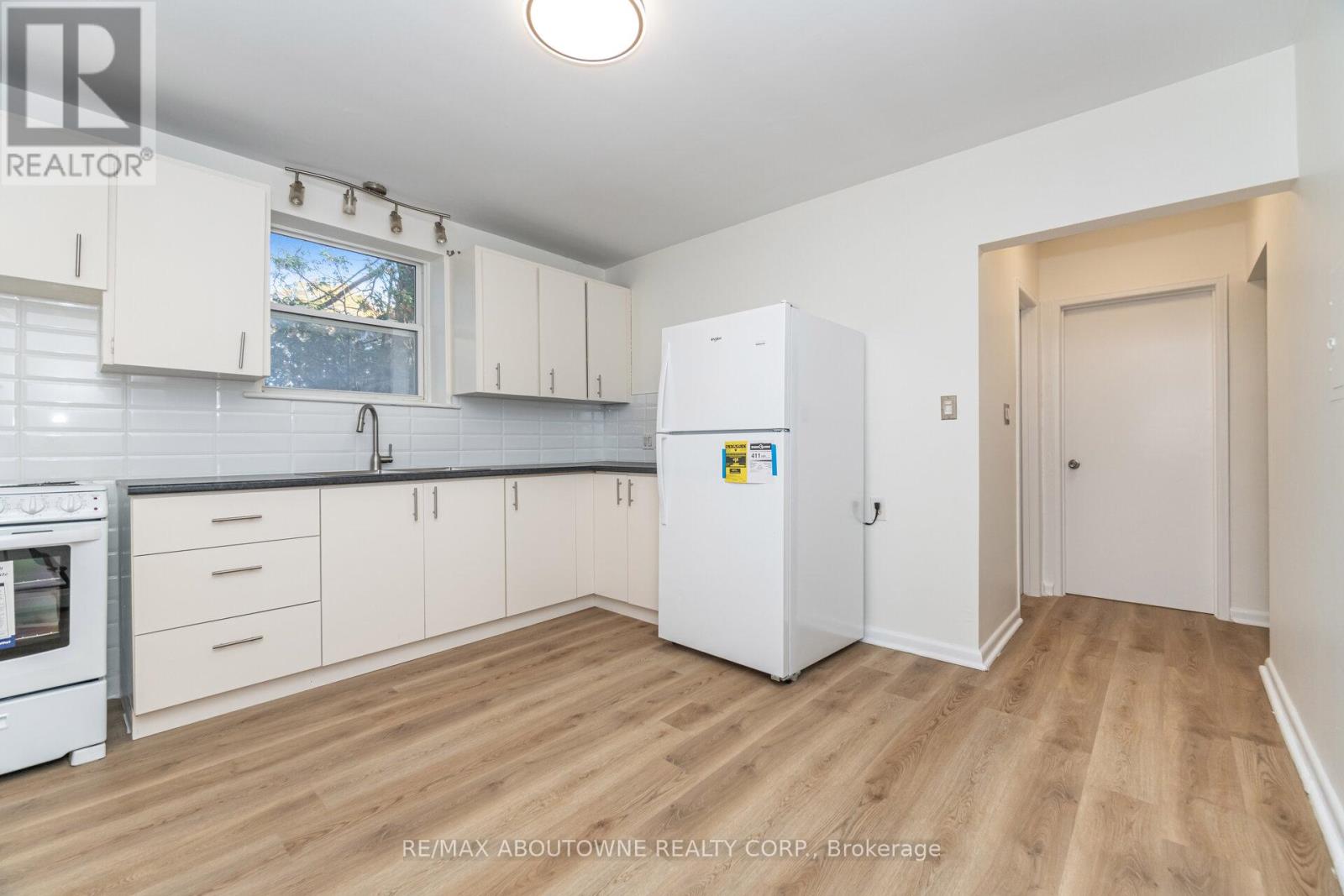 4 - 2144 Lilnan Court, Burlington, Ontario  L7R 1Y3 - Photo 14 - W12500094