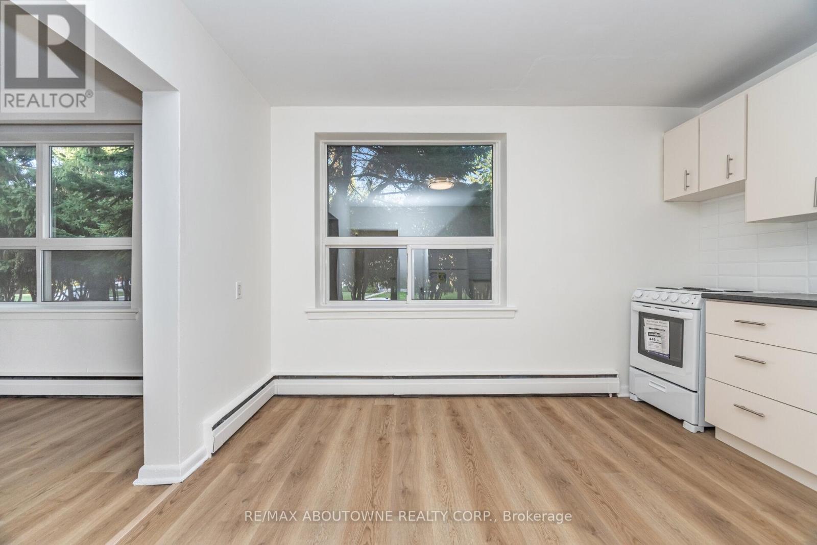 4 - 2144 Lilnan Court, Burlington, Ontario  L7R 1Y3 - Photo 15 - W12500094