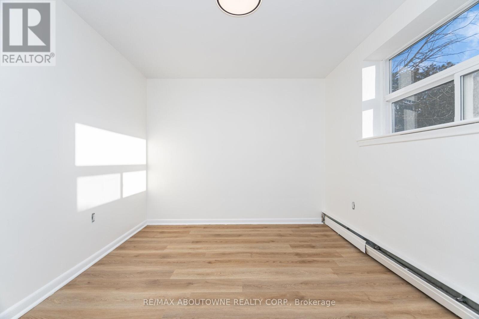 4 - 2144 Lilnan Court, Burlington, Ontario  L7R 1Y3 - Photo 17 - W12500094