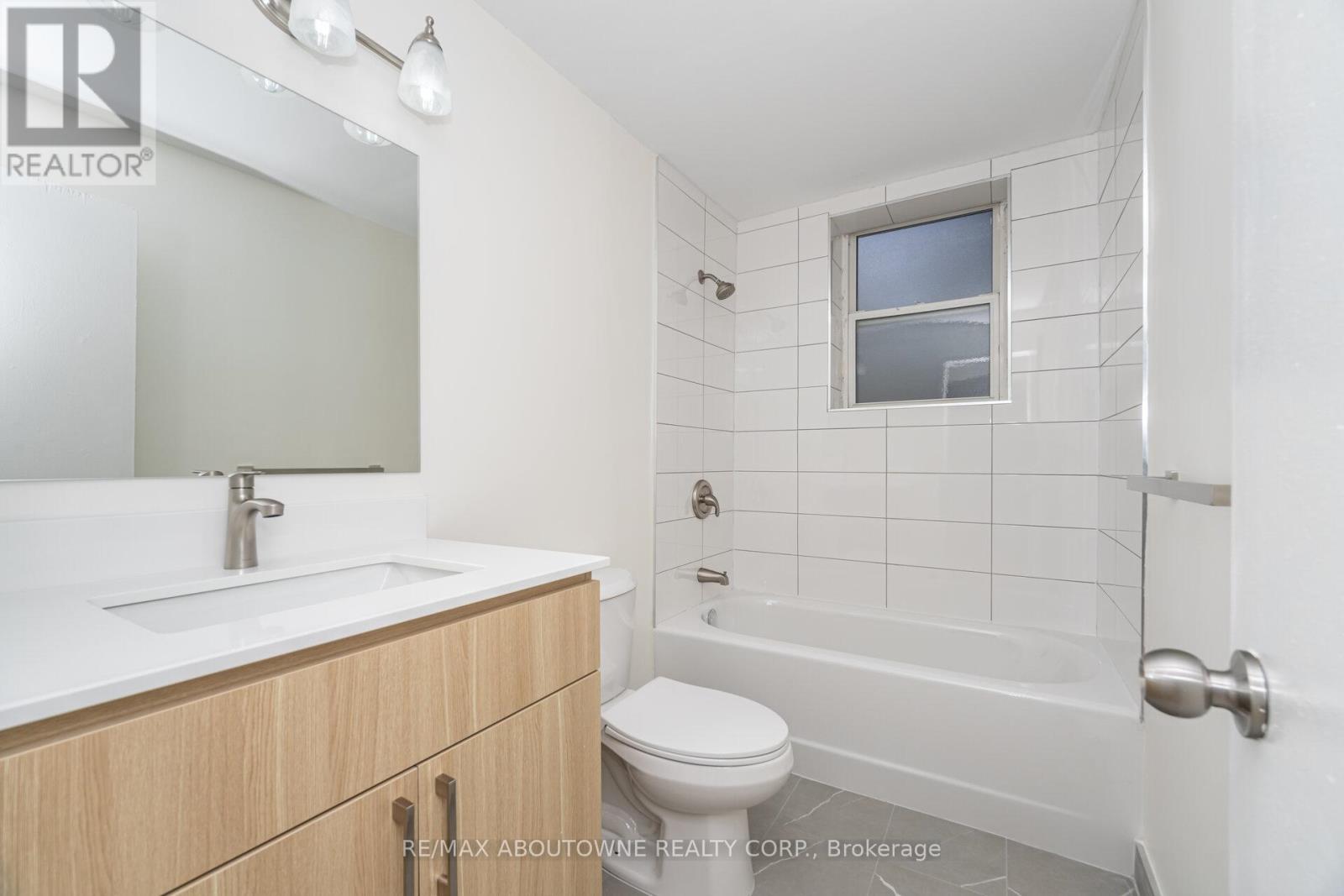 4 - 2144 Lilnan Court, Burlington, Ontario  L7R 1Y3 - Photo 21 - W12500094